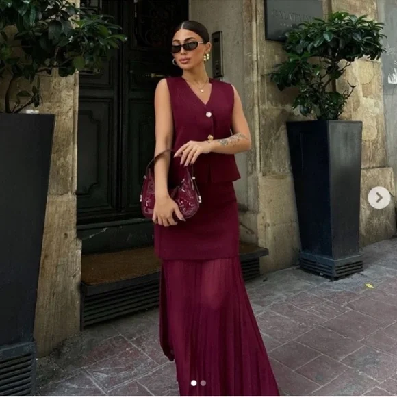 ZARA BURGUNDY MIXED PLEATED KNIT SKIRT
